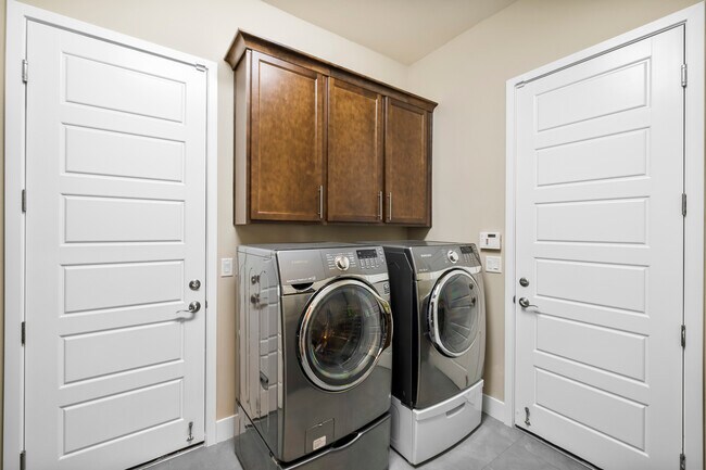 Building Photo - 8396 Sweetwater Creek Way