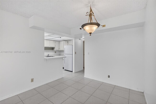 Building Photo - 3100 W Rolling Hills Cir