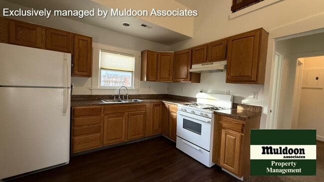 Building Photo - Cute 1.5 story!