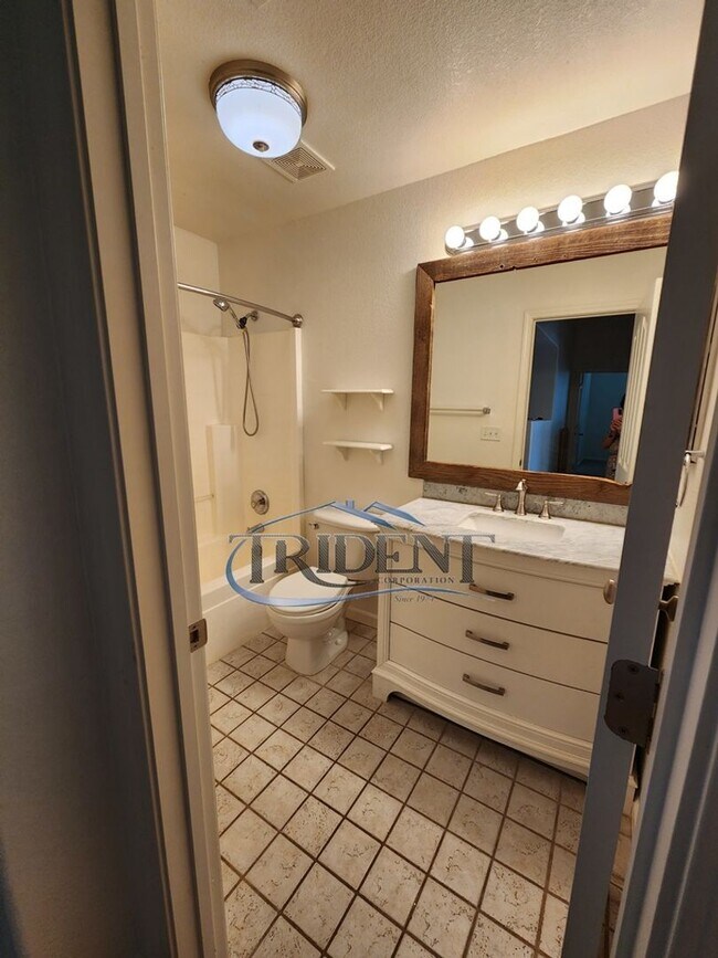 Building Photo - 3 bedroom 2 bath near schools and parks