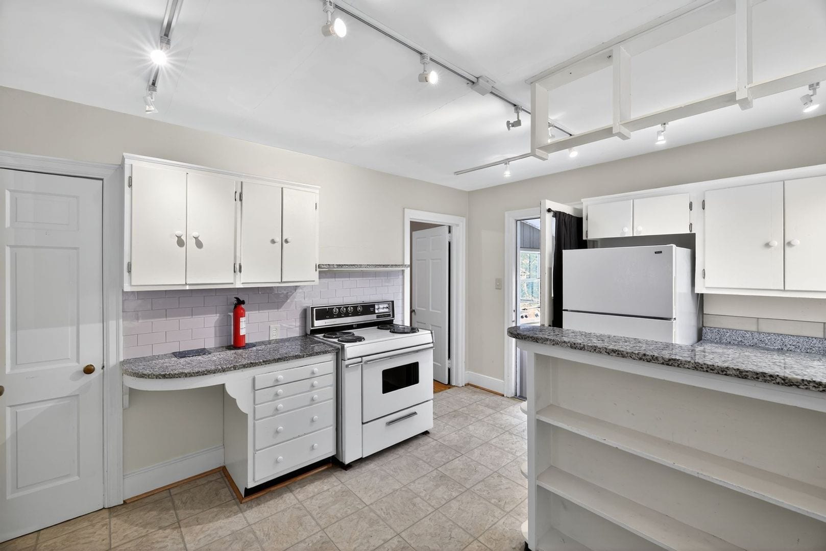 Building Photo - 1106 Elwell Ave