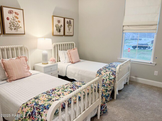 Building Photo - 132 Belle Fontaine Dr