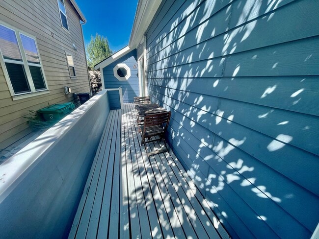 Building Photo - Prime Location! Modern 2BD/1 BA with A/C & EV Charging Steps from Mississippi