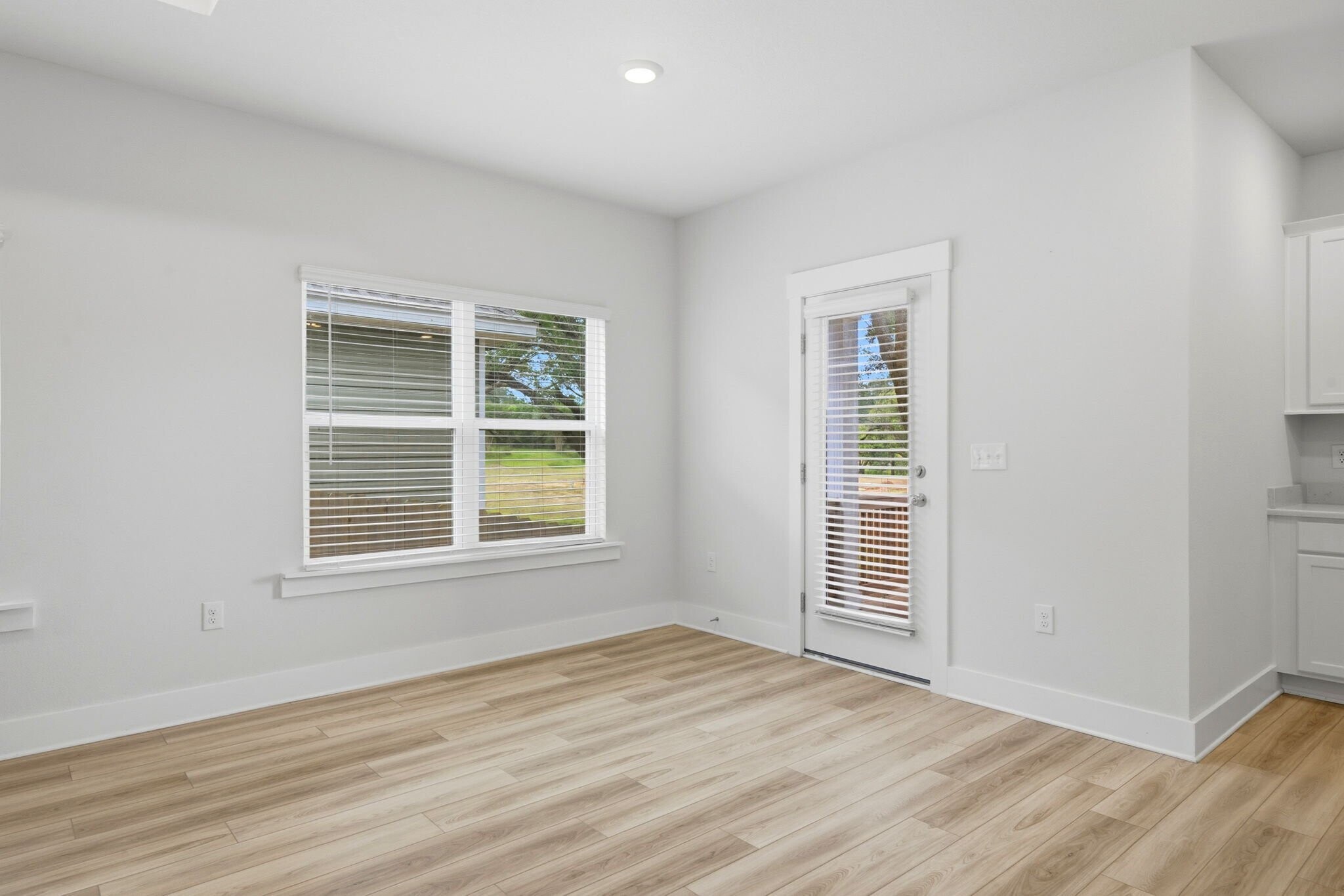 Building Photo - 209 Camellia Dr