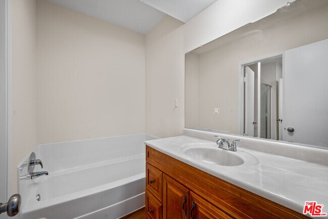 Building Photo - 348 Miraleste Dr