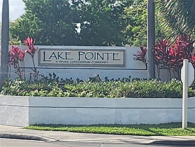 Building Photo - 215 Lake Pointe Dr