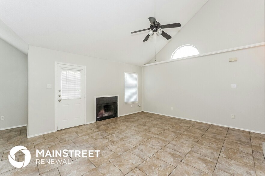 Building Photo - 8440 Cloverglen Ln