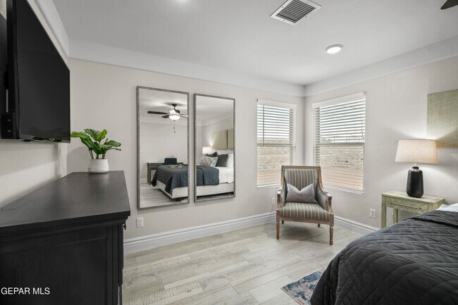 Building Photo - 854 Mallett St