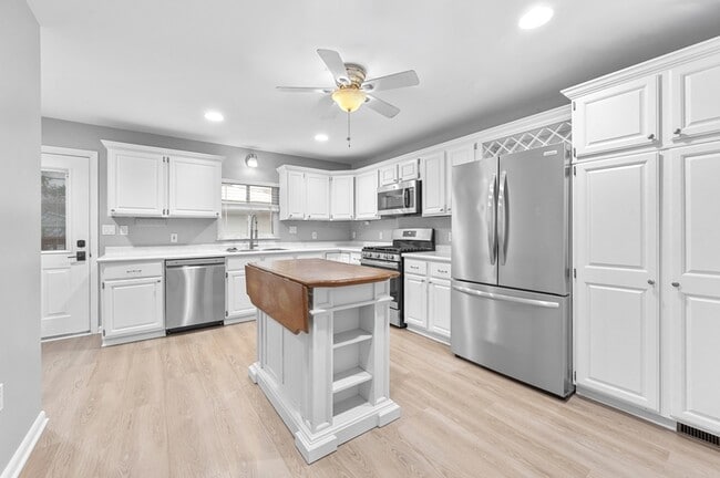 Building Photo - 17343 Pershing Ave