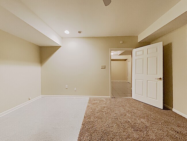 Building Photo - 1367 Fall River Drive