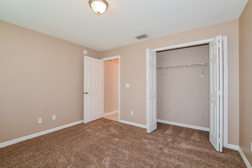 Building Photo - 1604 Silhouette Dr