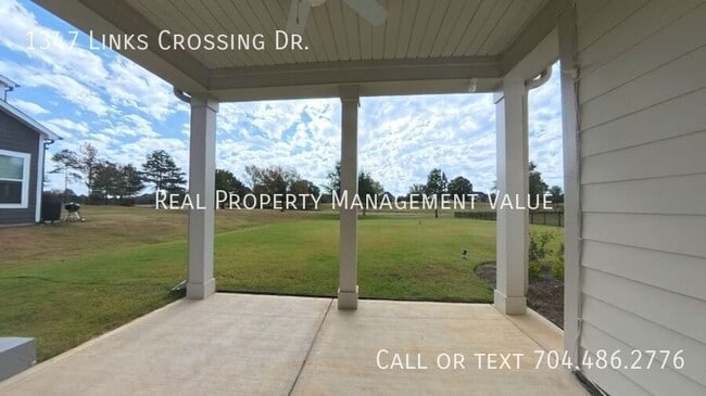 Building Photo - 1347 Links Crossing Dr