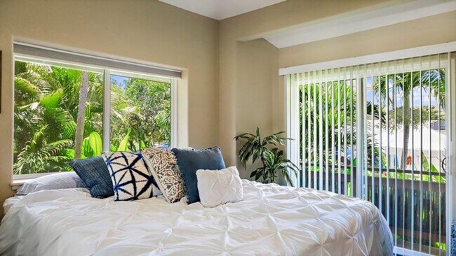 Building Photo - BK-1284