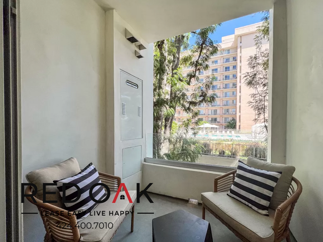 Building Photo - Gorgeous One Bedroom with a Private Balcon...