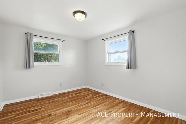 Building Photo - 4586 Wentworth Dr