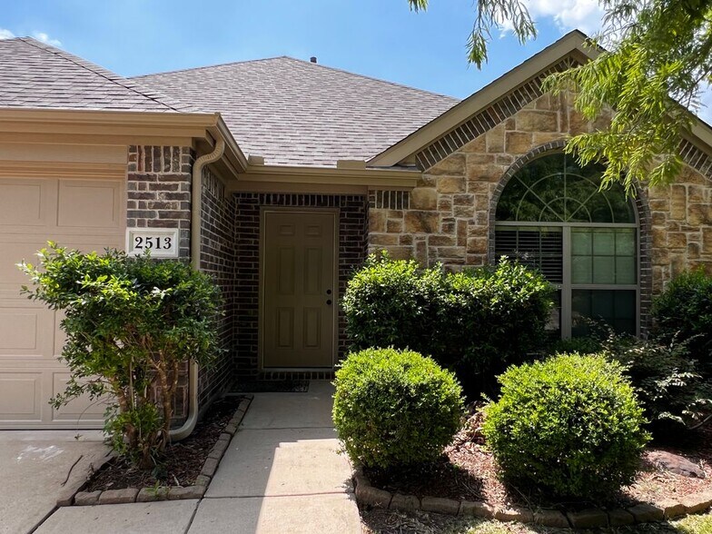 Building Photo - 2513 Slalom Dr