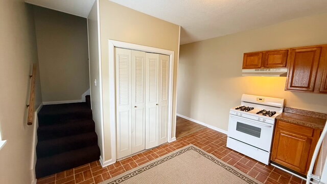 Building Photo - CENTER TOWNSHIP 3 BEDROOM HALF DUPLEX AVAILABLE NOW!