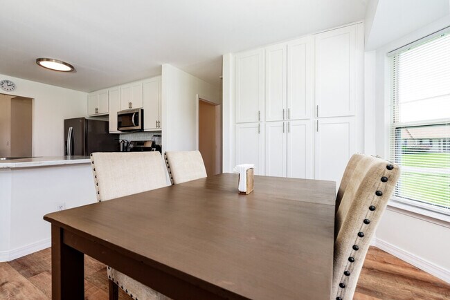 Building Photo - 429 Slusser Ln