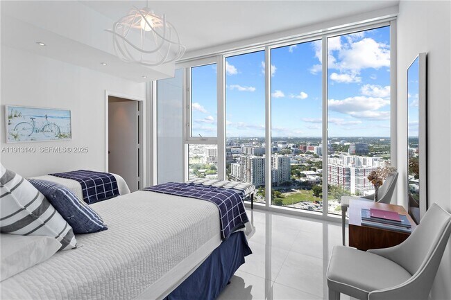 Building Photo - 2020 N Bayshore Dr