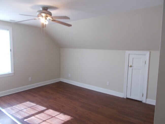 Building Photo - 216 Thomas Terrace