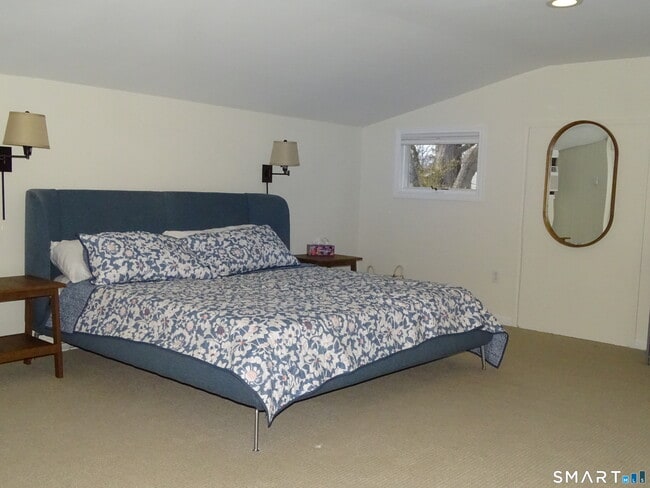 Building Photo - 81 Church St