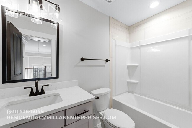 Building Photo - Elegant All-Brick Townhome in a Gated Community in Sango