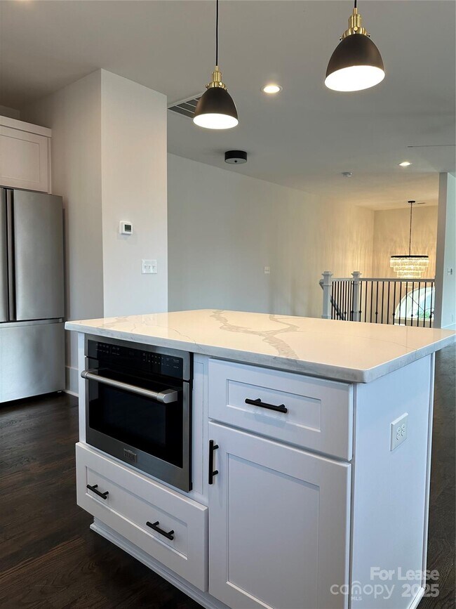 Building Photo - 1003 Parkwood Ave