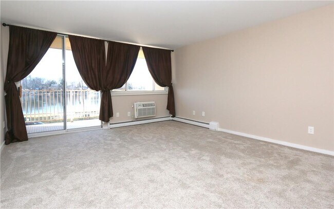 Building Photo - 141 E Lake Blvd