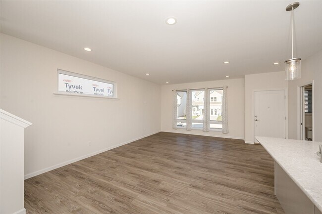 Building Photo - 30 Pheasant Ln