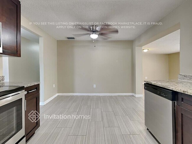 Building Photo - 8261 Greenleaf Cir