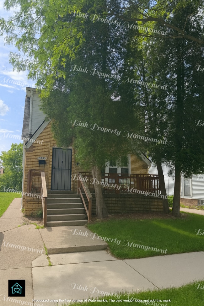 Primary Photo - 5943-5945 Lakeview