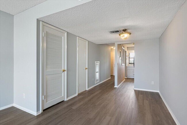 Building Photo - 1300 Seaway Dr