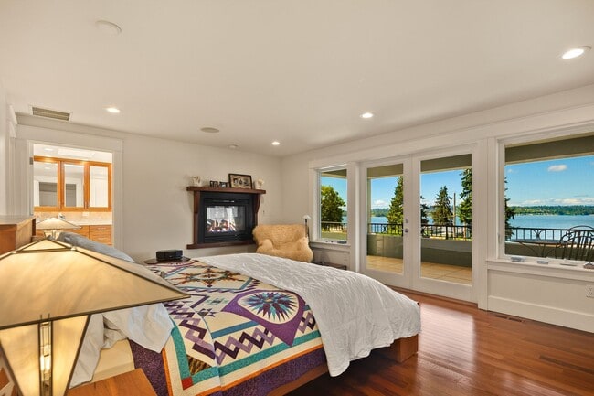 Building Photo - Exquisite Kirkland Estate - Lake Front Views