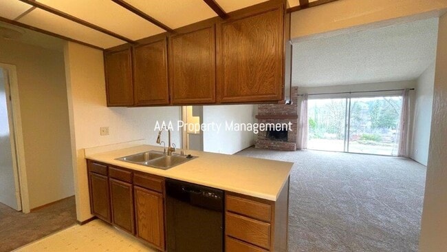 Building Photo - Nice 4 bedroom 2 bath Single family home in great neighborhood!