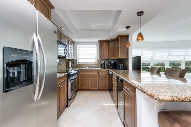 Building Photo - 2500 NE 48th Ln