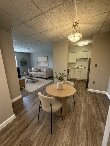 Building Photo - Legacy Eastgate Apartments