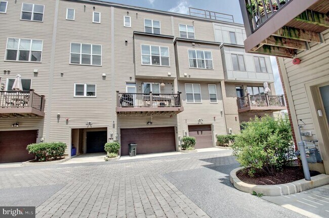 Building Photo - 8078 Tribeca St