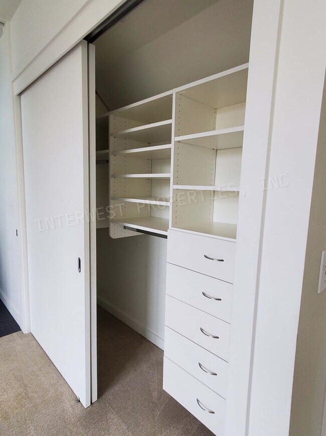 Building Photo - PERE02--*