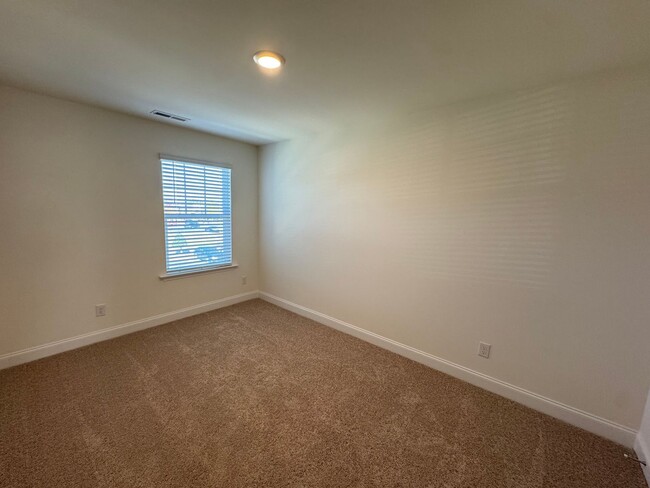 Building Photo - *Move in Special* End Unit 3 Bed | 2.5 Bat...