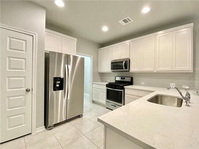Building Photo - 1701 Yaupon Grove Ln
