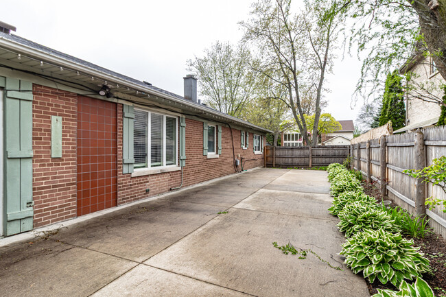 Building Photo - 901 Hunter Rd