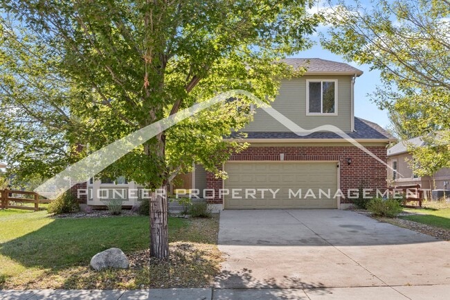 Building Photo - Beautiful 4-bedroom, 3.5-bath home with oversized 2 car garage, AC and enclosed back yard