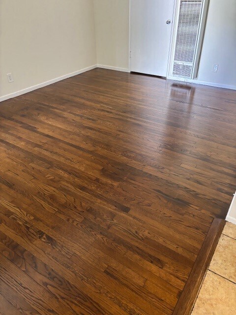 Living room. Real hardwood flo - 4456 Overland Ave