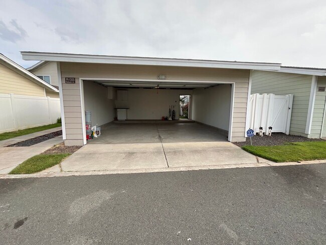 Building Photo - 4 Bedroom 3 Bath, 2 Car garage w/3rd parking stall, Solar panels (RRLLC)