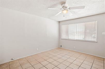 Building Photo - 4908 Royal Dr