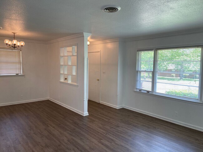 Building Photo - 688 Joryne Dr