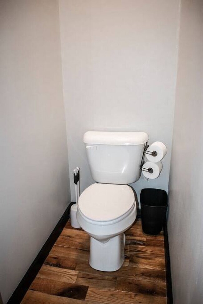 Building Photo - 1304 Broadway-ID1056031P