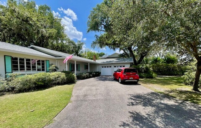 Building Photo - Hidden Winter Park Oasis