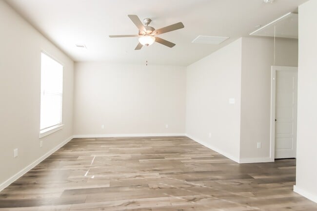 Building Photo - 329 N Centro Cir