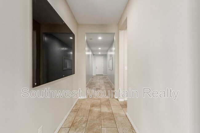 Building Photo - 2753 S 85th Way